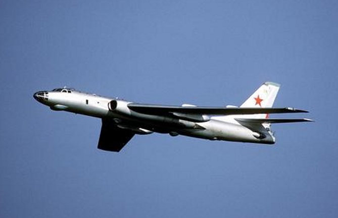 27 апреля 1952 года опытный образец самолёта «88‑1» совершил первый полёт 
